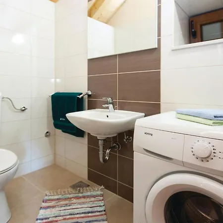 With Outdoor Swimming Pool 441 Casa de Férias Lozovac