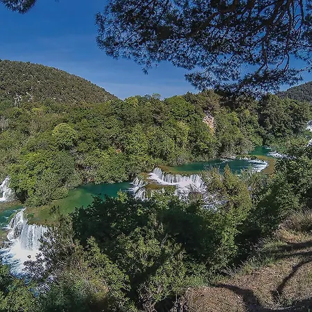 With Outdoor Swimming Pool 441 Сasa de vacaciones Lozovac