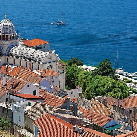 Сasa de vacaciones With Outdoor Swimming Pool 441 Lozovac