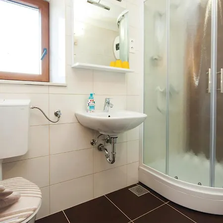 With Outdoor Swimming Pool 441 Casa de Férias Lozovac