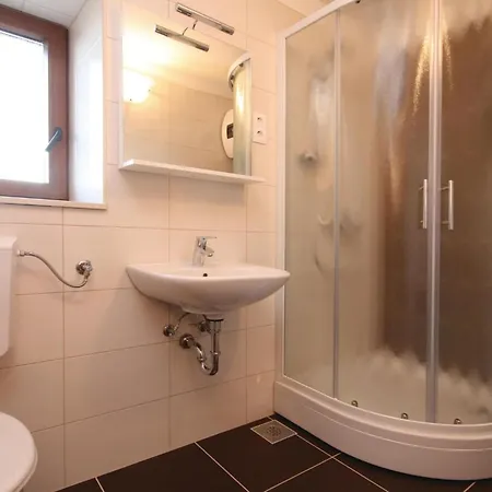 Сasa de vacaciones With Outdoor Swimming Pool 441