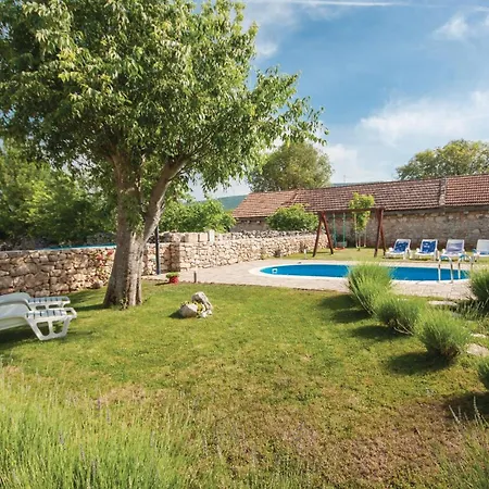 With Outdoor Swimming Pool 441 Lozovac