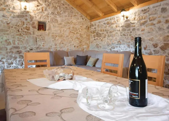 Сasa de vacaciones With Outdoor Swimming Pool 441 Lozovac