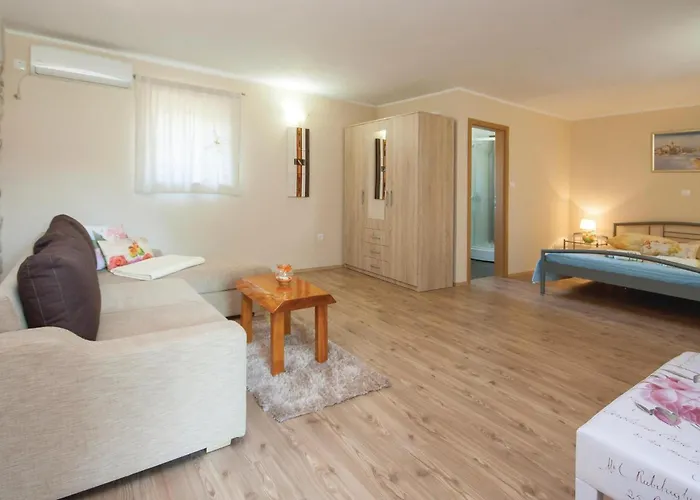 בית נופש With Outdoor Swimming Pool 441