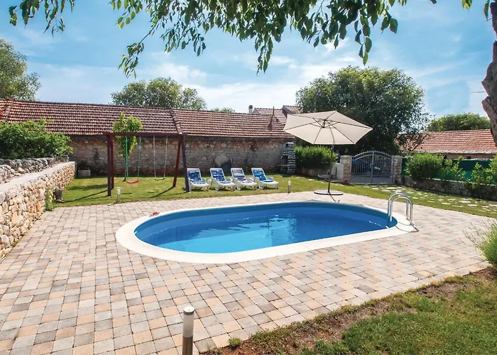 בית נופש With Outdoor Swimming Pool 441 *