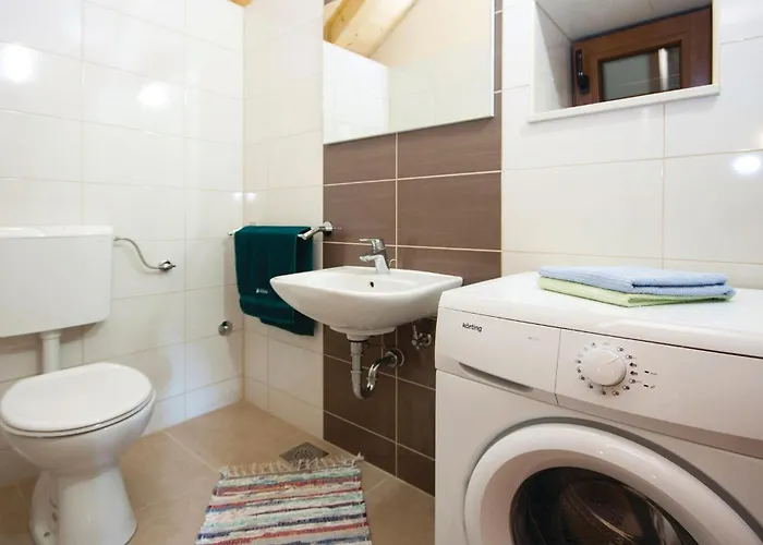 With Outdoor Swimming Pool 441 בית נופש לוזובאק