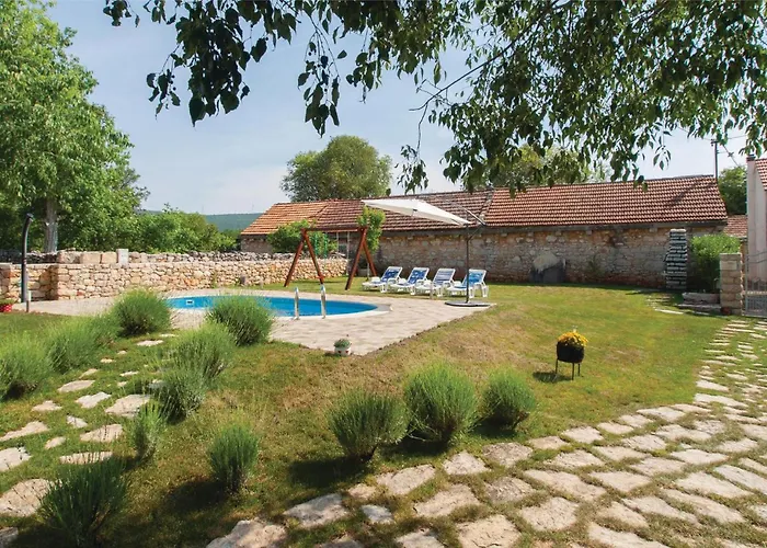 With Outdoor Swimming Pool 441 Lozovac