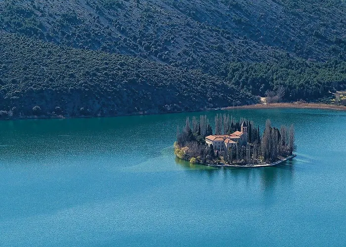 With Outdoor Swimming Pool 441 Vikendica Lozovac