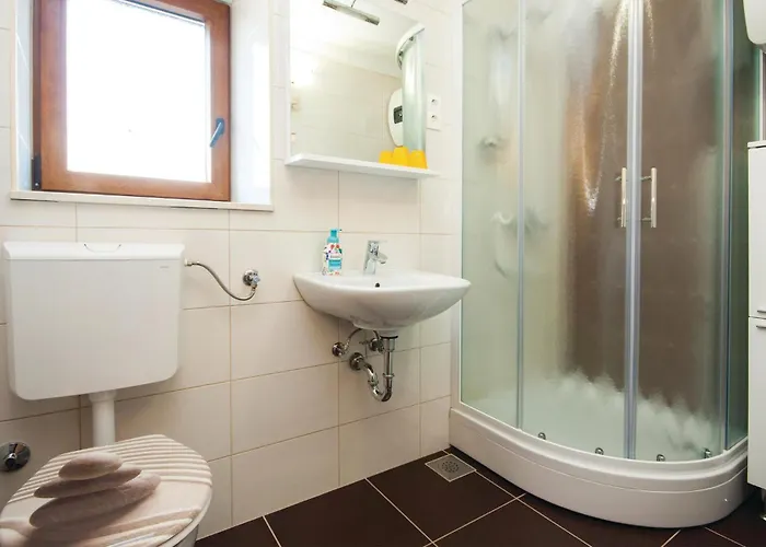 With Outdoor Swimming Pool 441 Сasa de vacaciones Lozovac