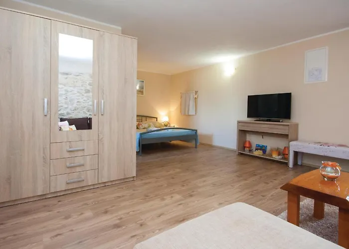 Сasa de vacaciones With Outdoor Swimming Pool 441 Lozovac