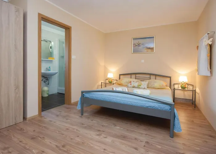 With Outdoor Swimming Pool 441