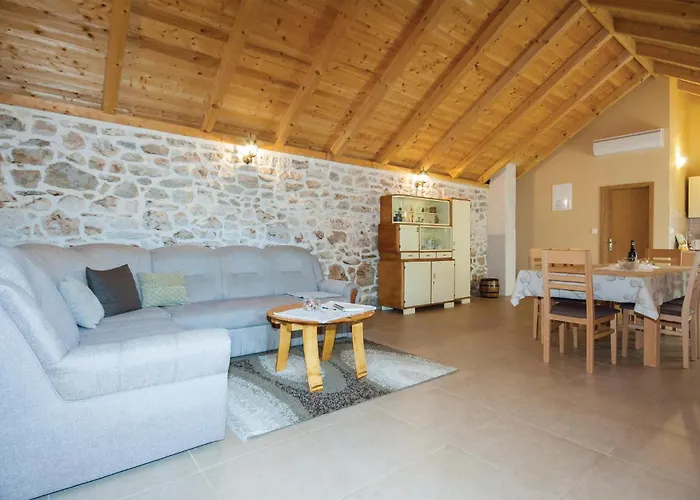 With Outdoor Swimming Pool 441 Сasa de vacaciones