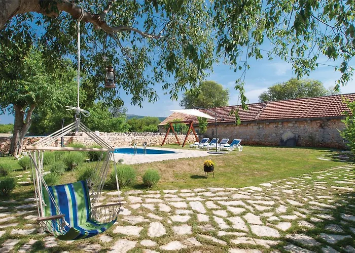 Сasa de vacaciones With Outdoor Swimming Pool 441 *